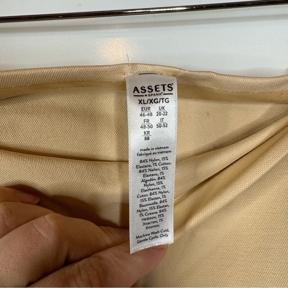 Assets by Spanx Remarkable Results High Waist Mid Thigh Body Shaper Size Xlarge - Picture 3 of 5